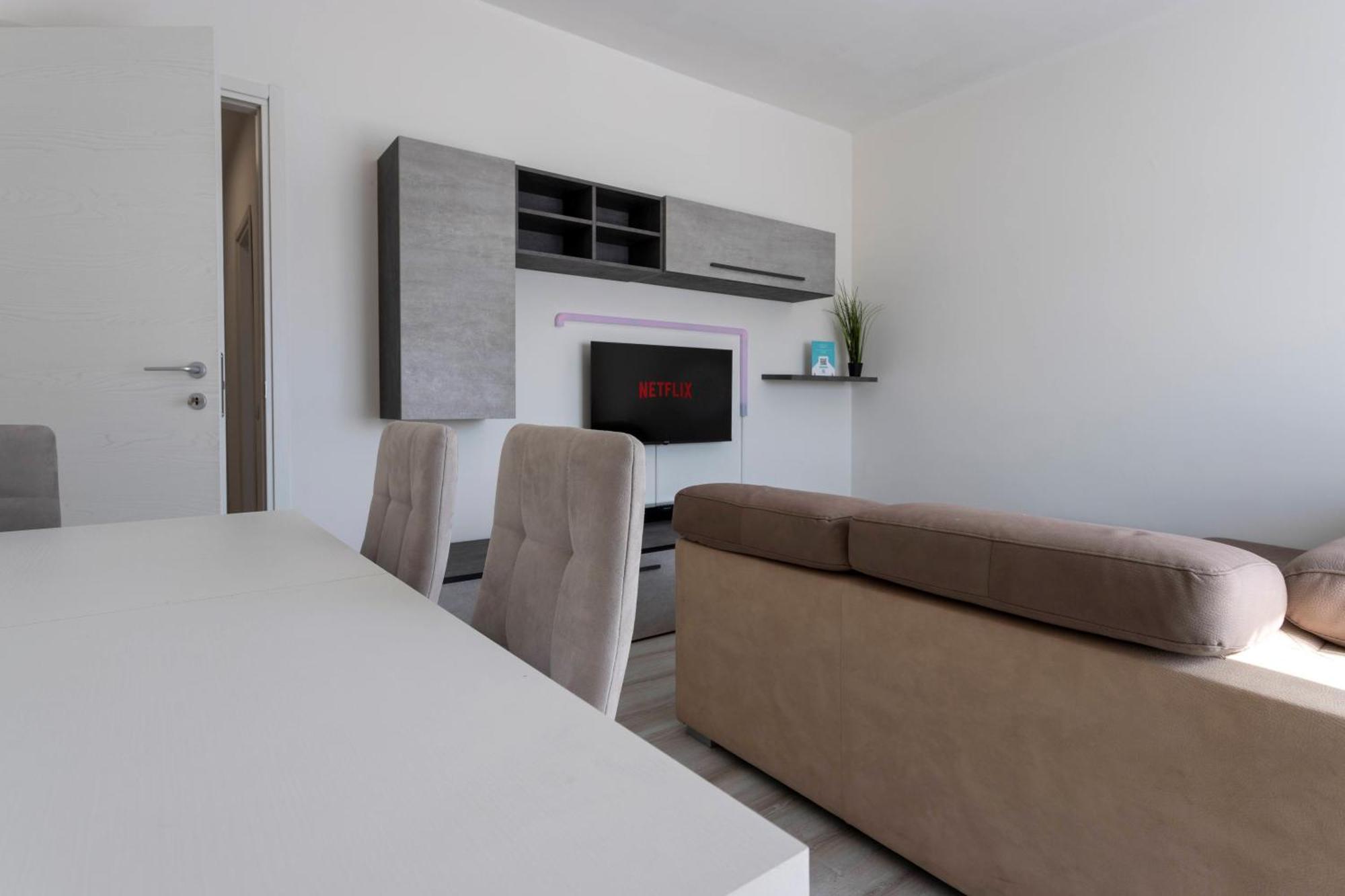 Mountain View Apartment Novara Buitenkant foto
