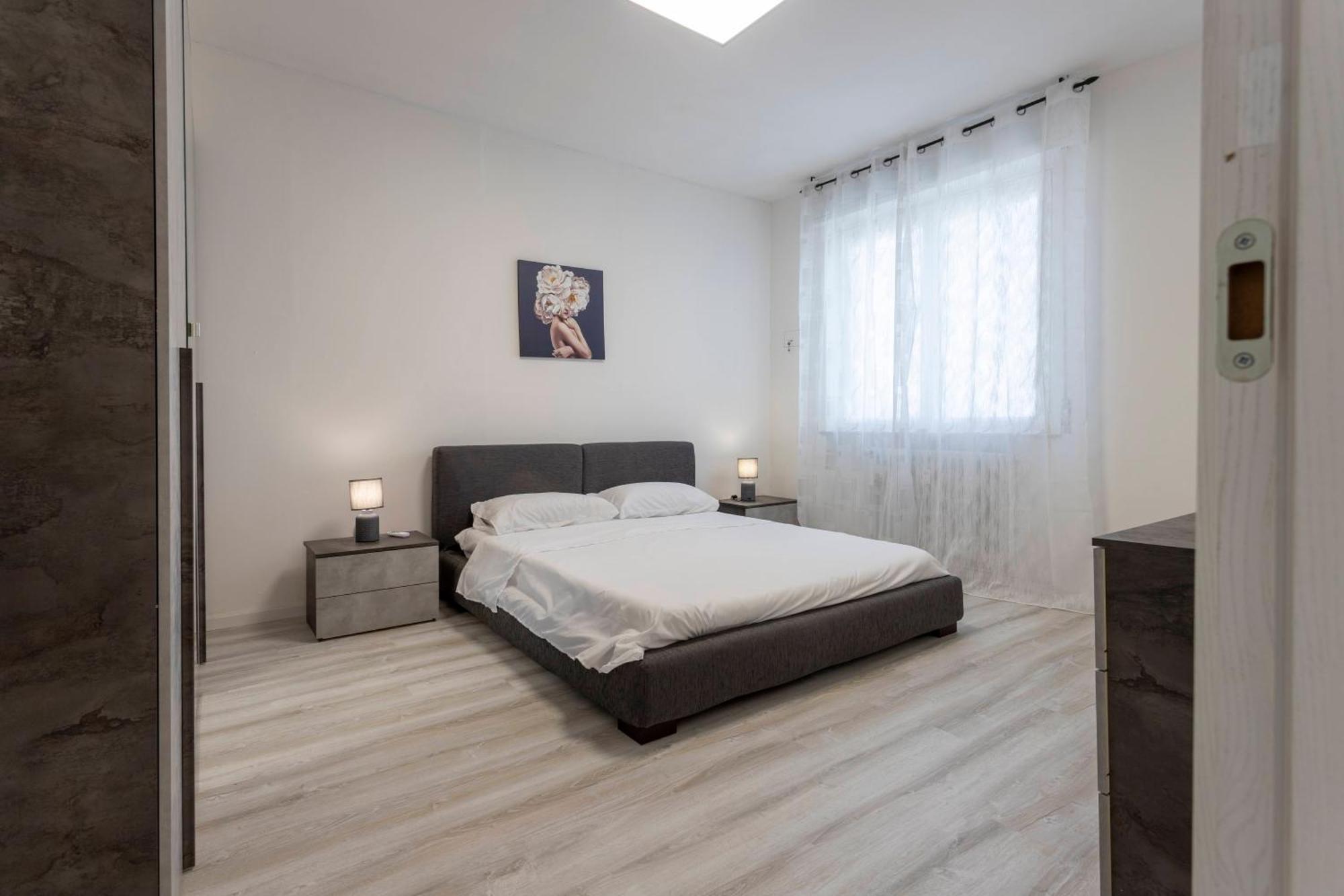 Mountain View Apartment Novara Buitenkant foto